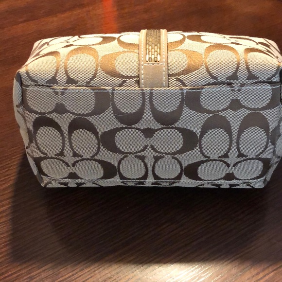 Coach small purse - Picture 2 of 7